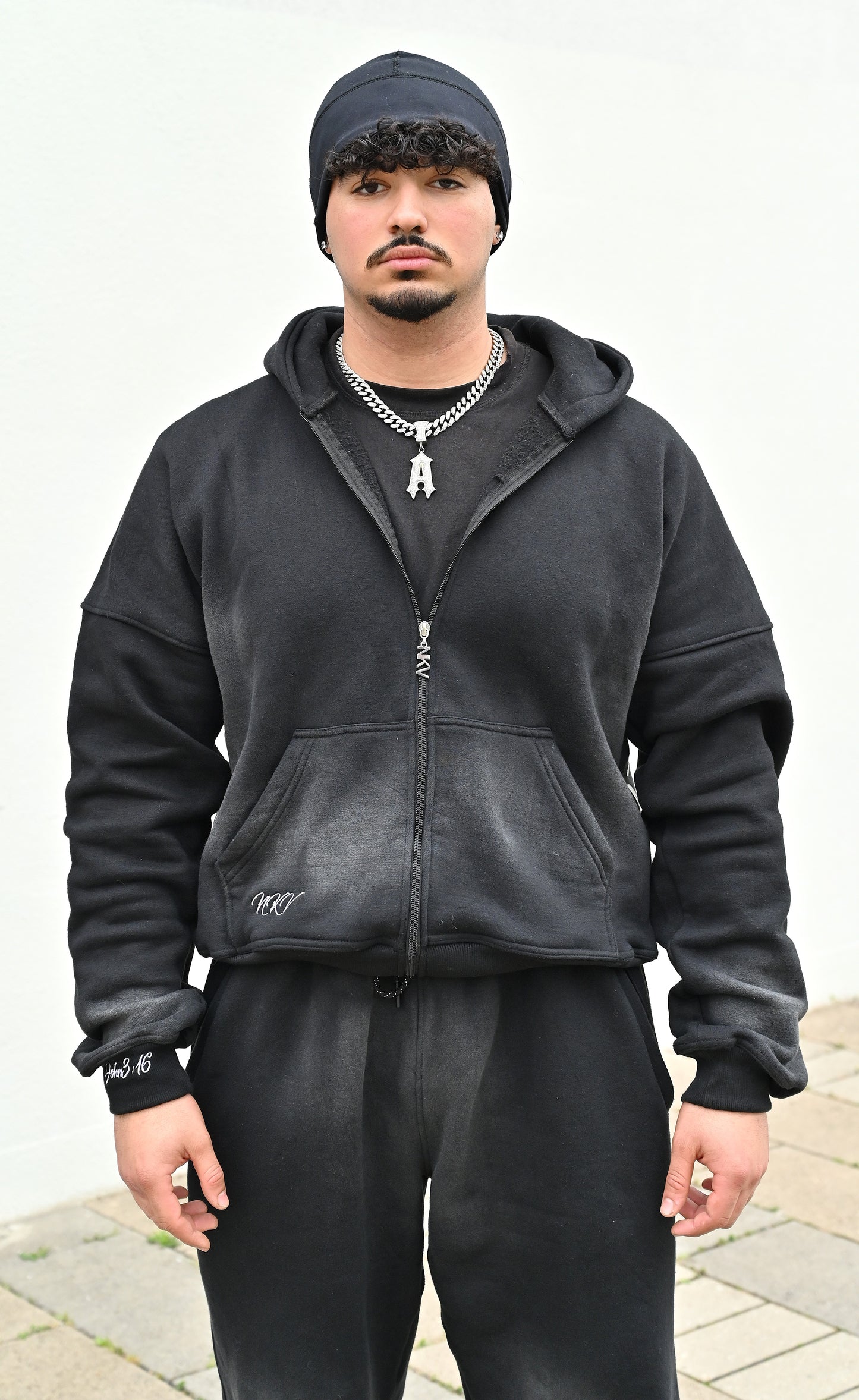APJ1 Broken Black ZIP-HOODIE